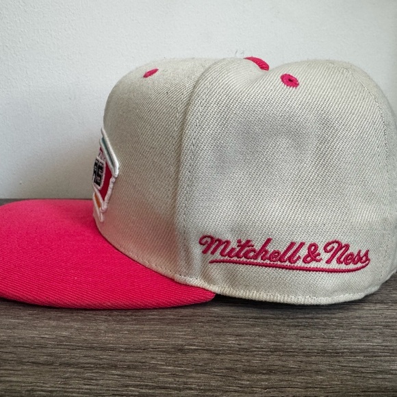 San Antonio Spurs Mitchell & Ness Hardwood Classics 2-Tone Snapback Hat 7 1/4 - Picture 7 of 12